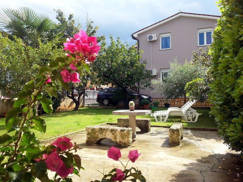 Apartments Ema Pula Extérieur photo