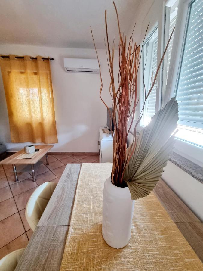 Apartments Ema Pula Extérieur photo