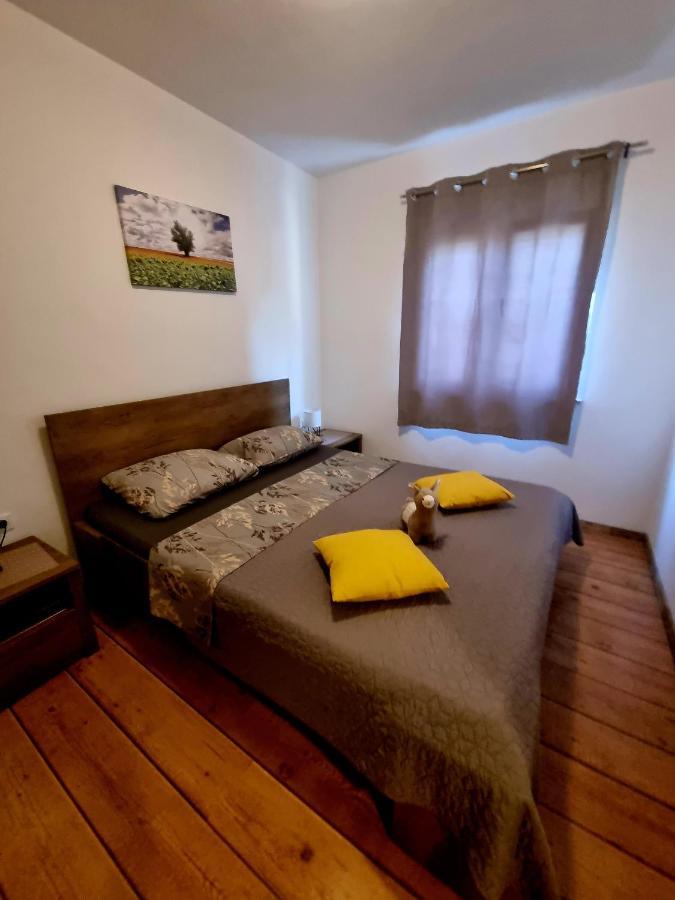Apartments Ema Pula Extérieur photo